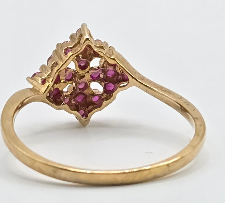 Vintage: 9ct Yellow Gold Ruby Cluster Ring