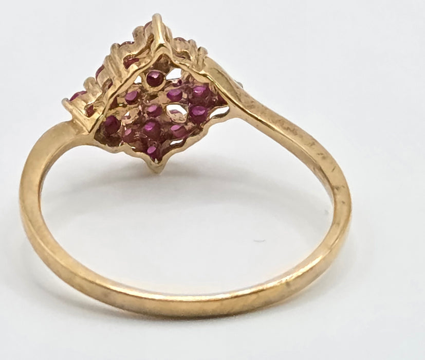 Vintage: 9ct Yellow Gold Ruby Cluster Ring