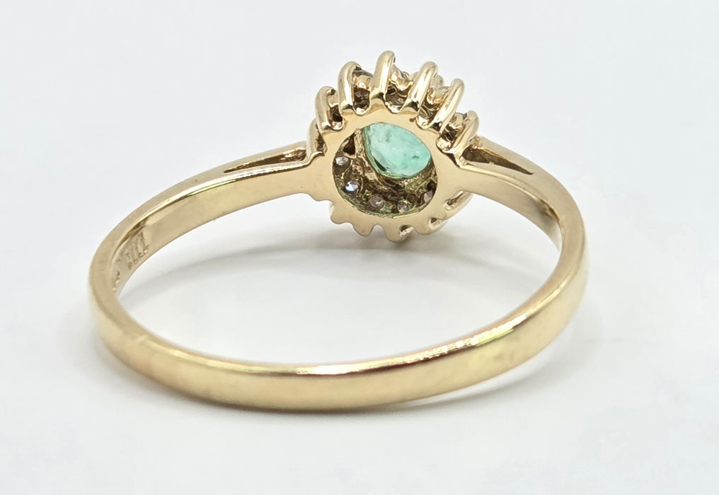 Vintage: 9ct Yellow Gold Emerald & Diamond Daisy Cluster Ring
