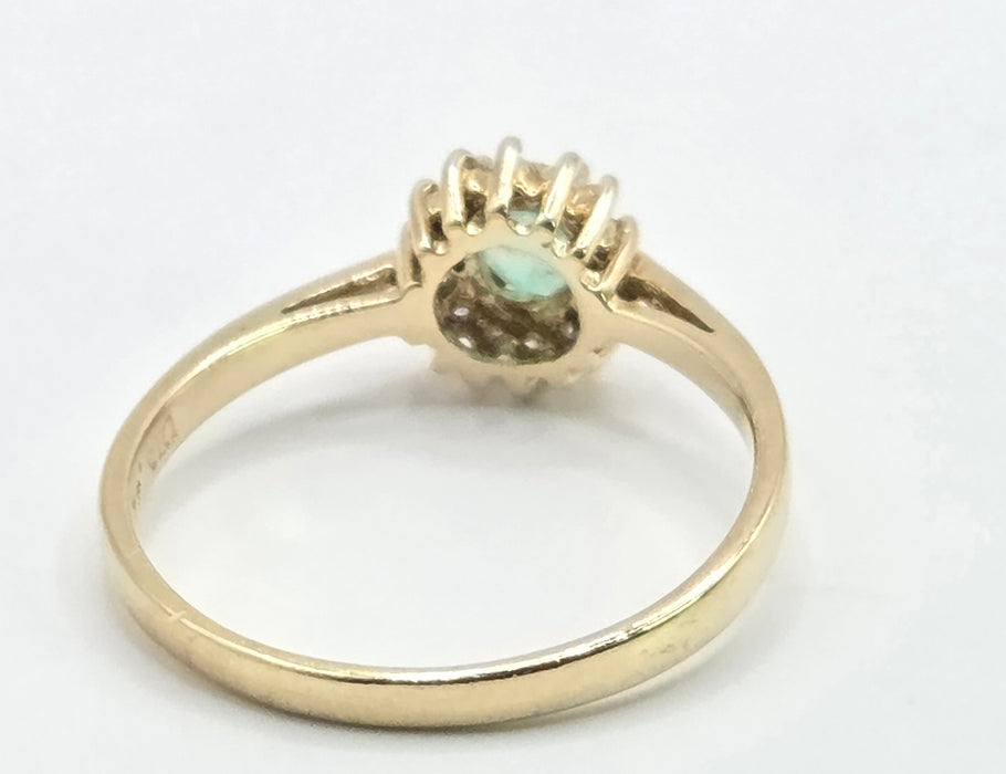 Vintage: 9ct Yellow Gold Emerald & Diamond Daisy Cluster Ring