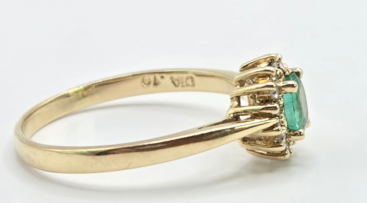 Vintage: 9ct Yellow Gold Emerald & Diamond Daisy Cluster Ring