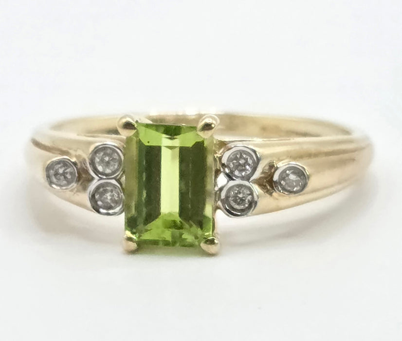 Vintage: 9ct Yellow Gold Peridot & Diamond Ring