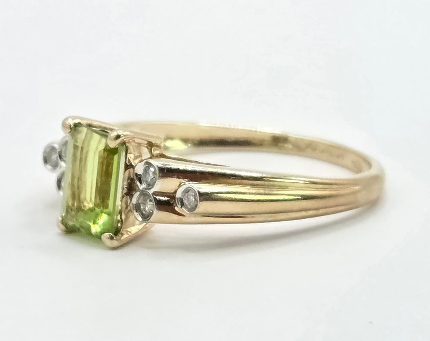 Vintage: 9ct Yellow Gold Peridot & Diamond Ring