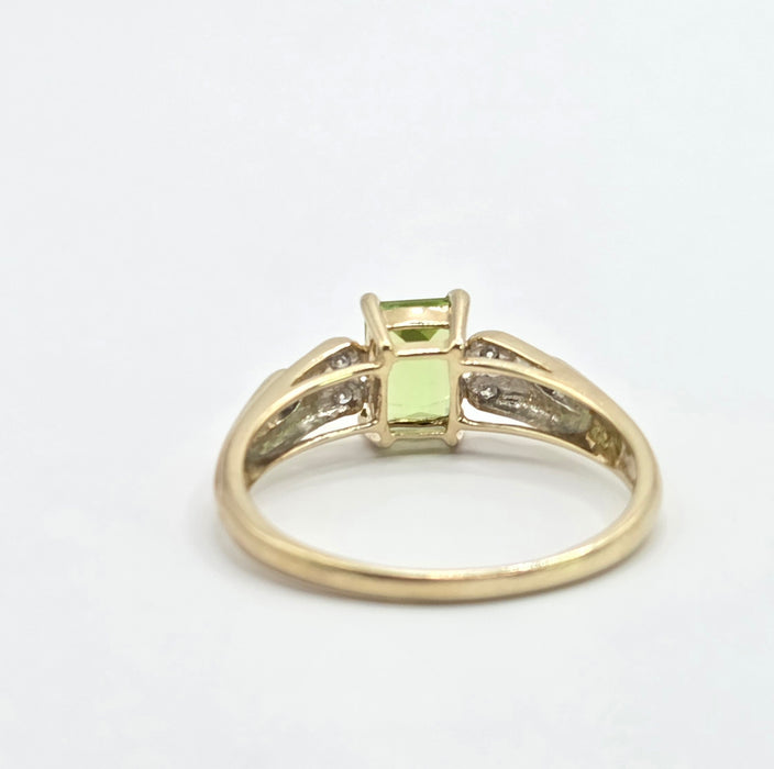Vintage: 9ct Yellow Gold Peridot & Diamond Ring