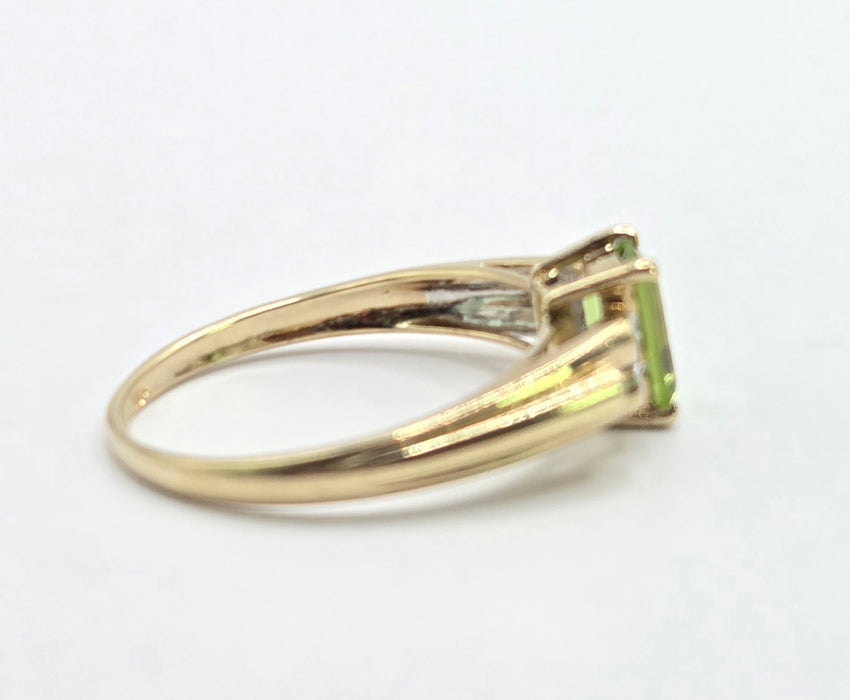Vintage: 9ct Yellow Gold Peridot & Diamond Ring