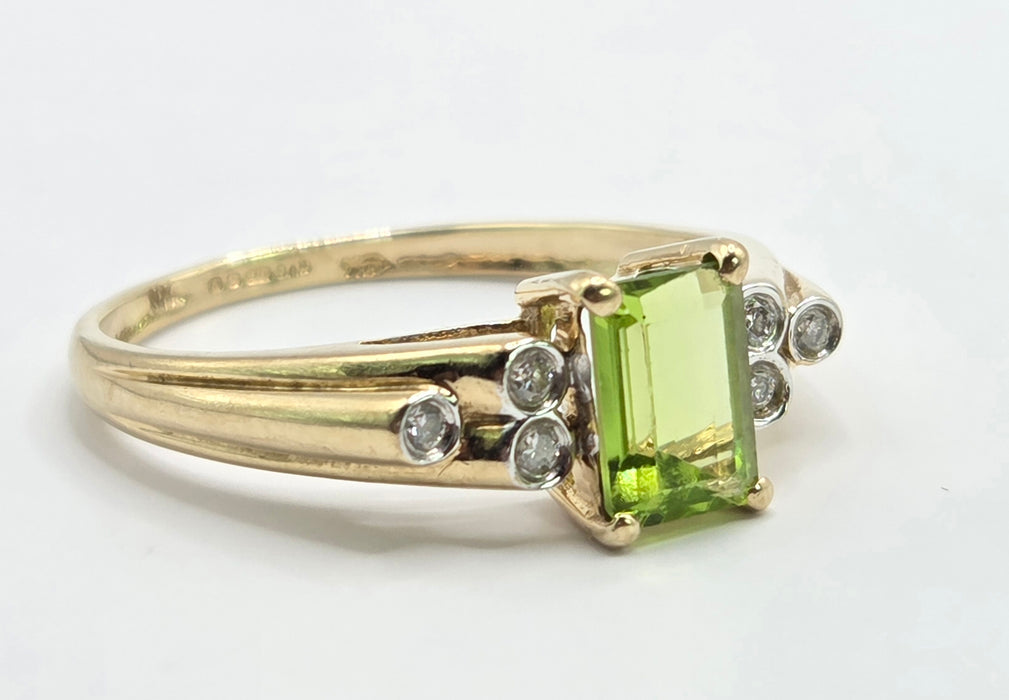 Vintage: 9ct Yellow Gold Peridot & Diamond Ring
