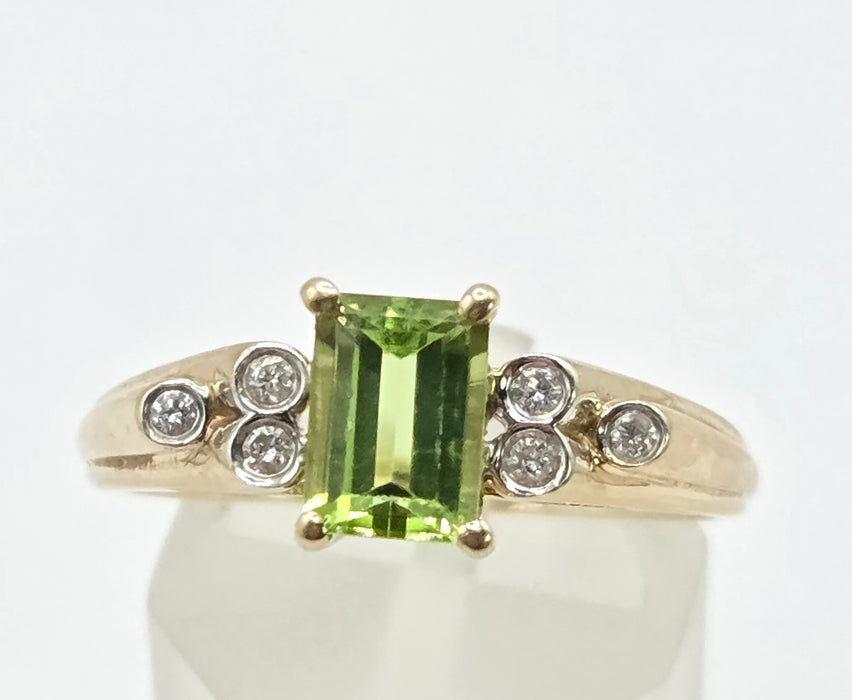 Vintage: 9ct Yellow Gold Peridot & Diamond Ring