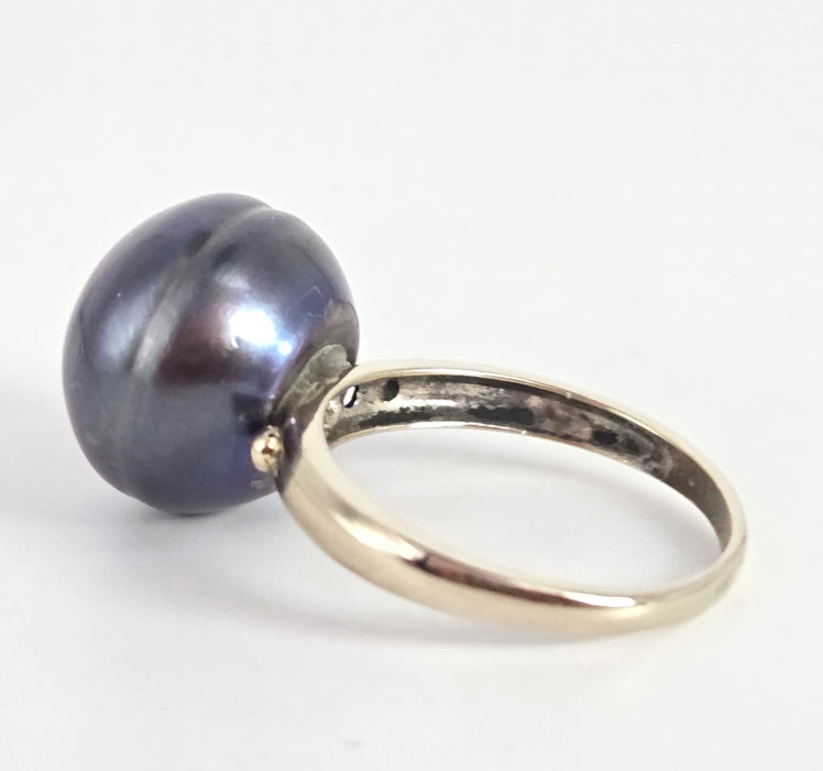 Vintage: 18ct White Gold  Large Tahitian Pearl Ring
