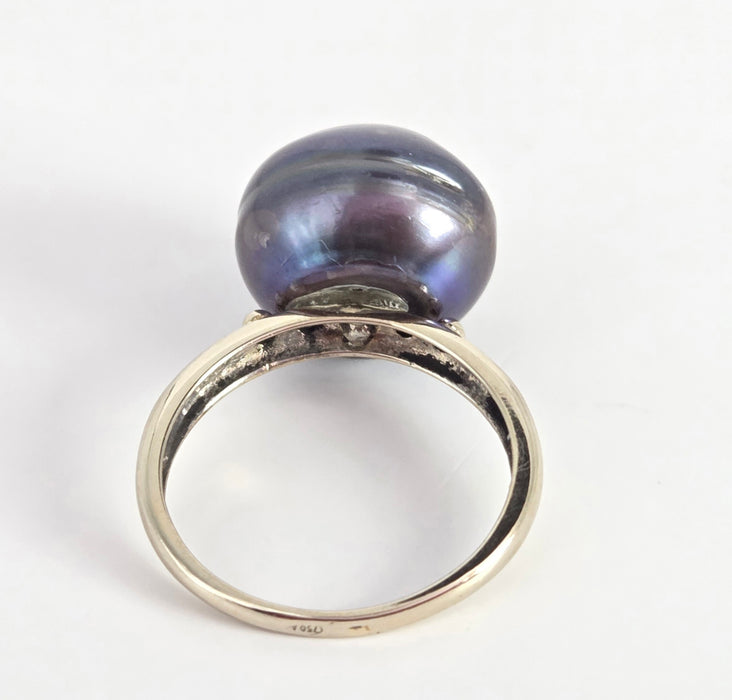 Vintage: 18ct White Gold  Large Tahitian Pearl Ring