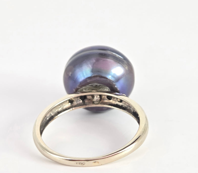 Vintage: 18ct White Gold  Large Tahitian Pearl Ring