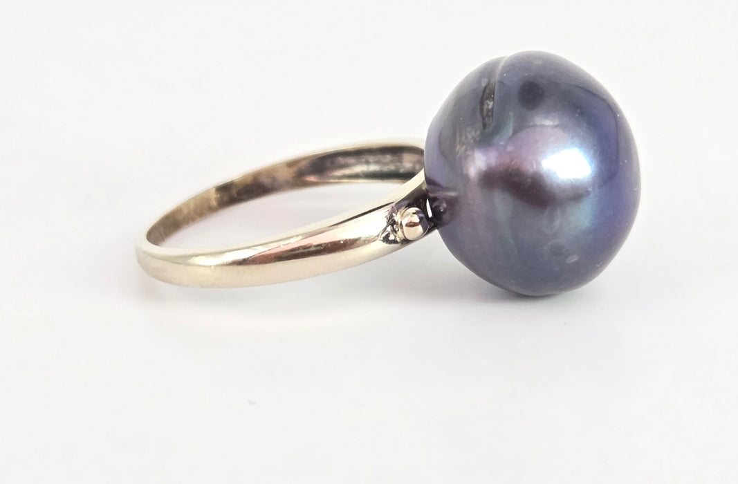 Vintage: 18ct White Gold  Large Tahitian Pearl Ring