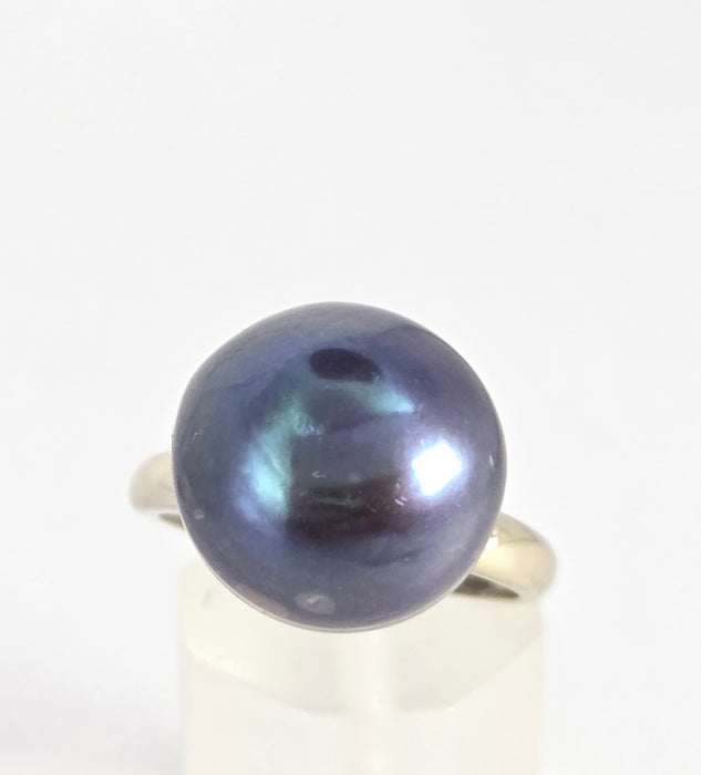 Vintage: 18ct White Gold  Large Tahitian Pearl Ring