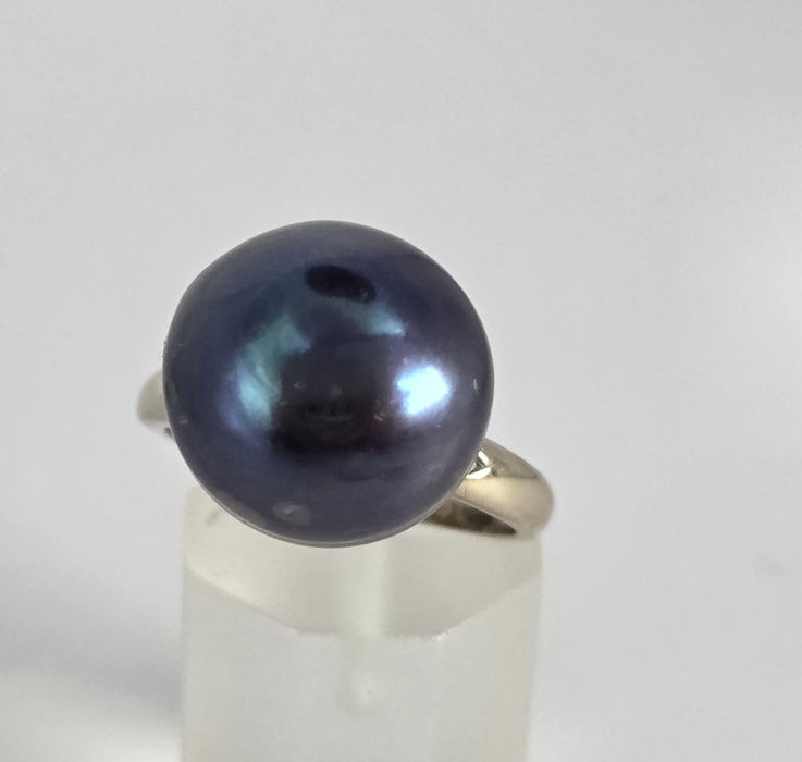 Vintage: 18ct White Gold  Large Tahitian Pearl Ring