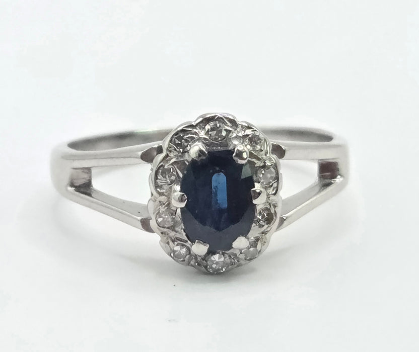 Vintage: 18ct White Gold Sapphire & Diamond Flower Cluster Ring