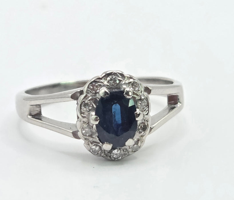 Vintage: 18ct White Gold Sapphire & Diamond Flower Cluster Ring