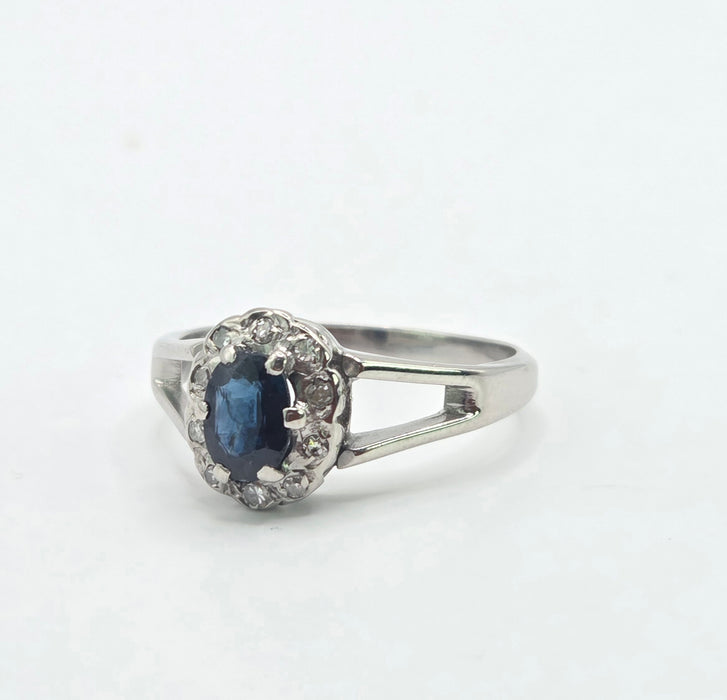 Vintage: 18ct White Gold Sapphire & Diamond Flower Cluster Ring