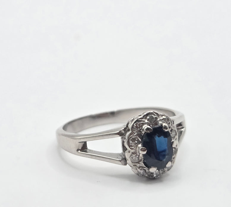 Vintage: 18ct White Gold Sapphire & Diamond Flower Cluster Ring