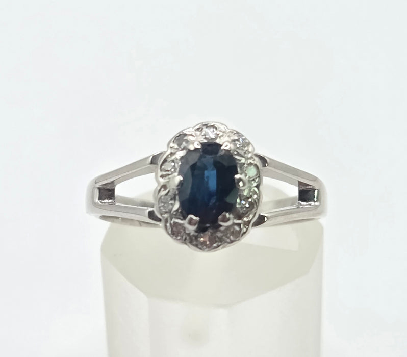 Vintage: 18ct White Gold Sapphire & Diamond Flower Cluster Ring