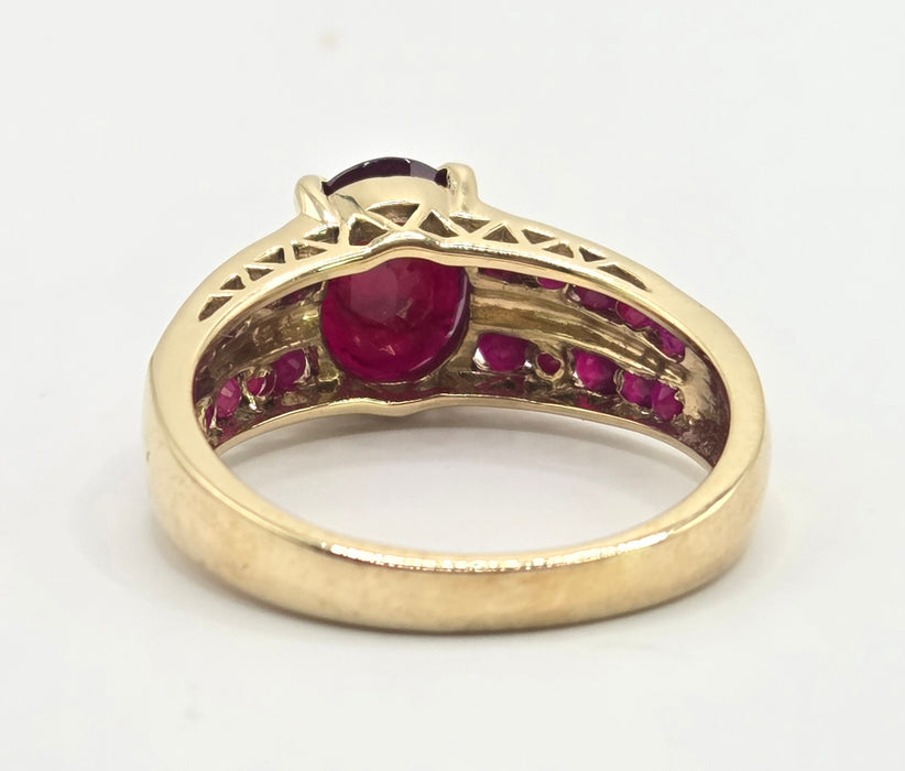 Vintage: 9ct Yellow Gold Art Deco-Inspired Ruby Ring