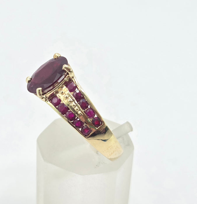 Vintage: 9ct Yellow Gold Art Deco-Inspired Ruby Ring