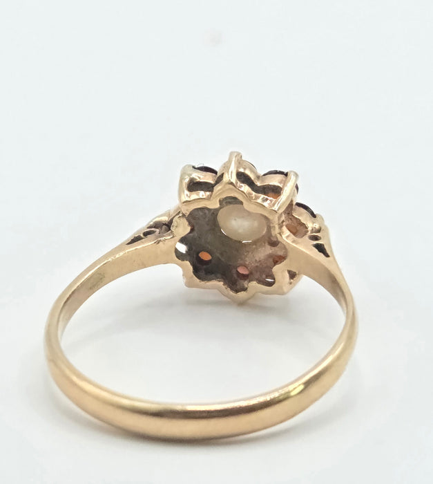 Vintage: 9ct Yellow Gold Garnet & Pearl Daisy Ring — From 1969