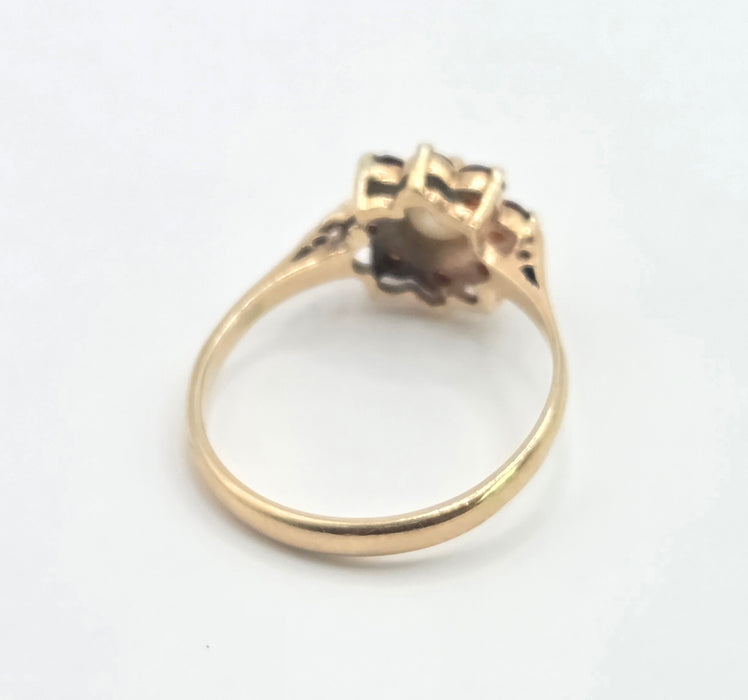 Vintage: 9ct Yellow Gold Garnet & Pearl Daisy Ring — From 1969