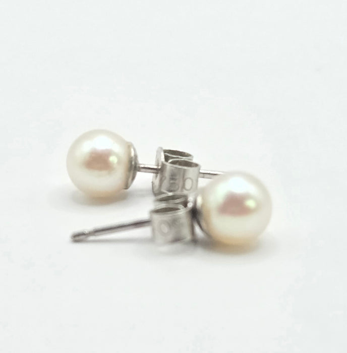 Vintage: 18ct White Gold Cultured Pearl Stud Earrings