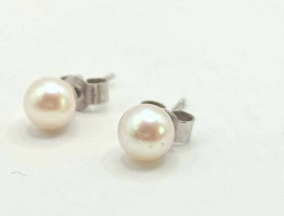 Vintage: 18ct White Gold Cultured Pearl Stud Earrings