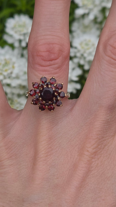 1132 Vintage: 9ct Yellow Gold 21 Almandine Garnet Flower Head Ring