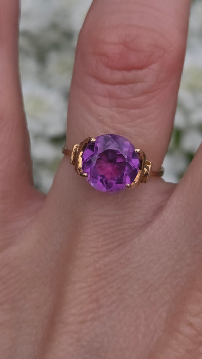 Vintage: 9ct Yellow Gold Purple Sapphire Ring