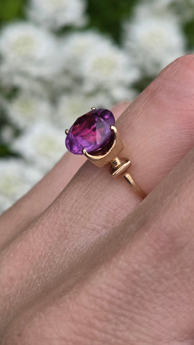 Vintage: 9ct Yellow Gold Purple Sapphire Ring