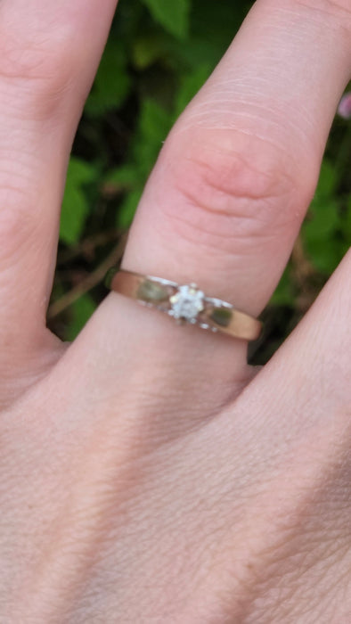 0606 Vintage: 9ct Yellow & White Gold Round Cut Natural Diamond Solitaire Ring