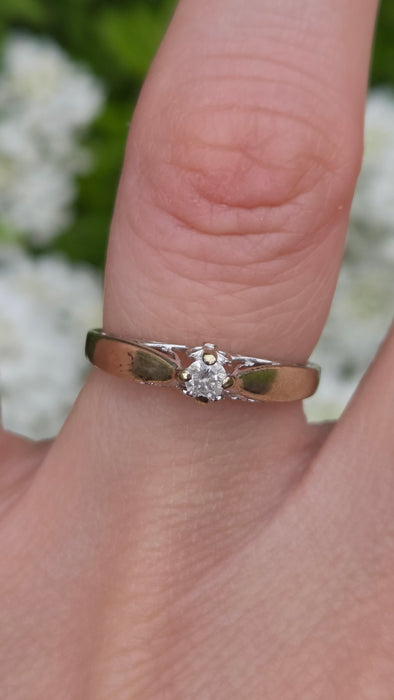 0606 Vintage: 9ct Yellow & White Gold Round Cut Natural Diamond Solitaire Ring