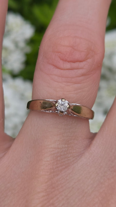 0606 Vintage: 9ct Yellow & White Gold Round Cut Natural Diamond Solitaire Ring