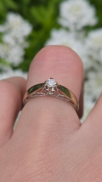 0606 Vintage: 9ct Yellow & White Gold Round Cut Natural Diamond Solitaire Ring
