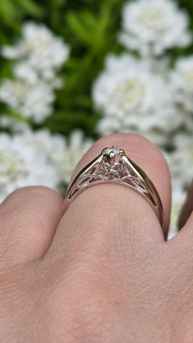 0606 Vintage: 9ct Yellow & White Gold Round Cut Natural Diamond Solitaire Ring