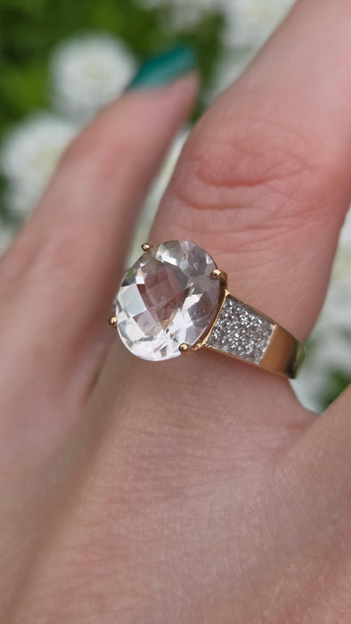 0537 Vintage: 9ct Yellow Gold Oval Morganite & Natural Diamond Ring