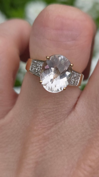 0537 Vintage: 9ct Yellow Gold Oval Morganite & Natural Diamond Ring