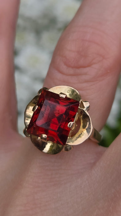 0294: Vintage: Rare 18ct Gold Large Princess Cut Orange Garnet Statement Ring