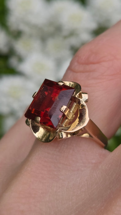 0294: Vintage: Rare 18ct Gold Large Princess Cut Orange Garnet Statement Ring