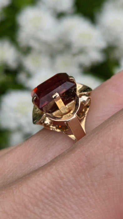 0294: Vintage: Rare 18ct Gold Large Princess Cut Orange Garnet Statement Ring