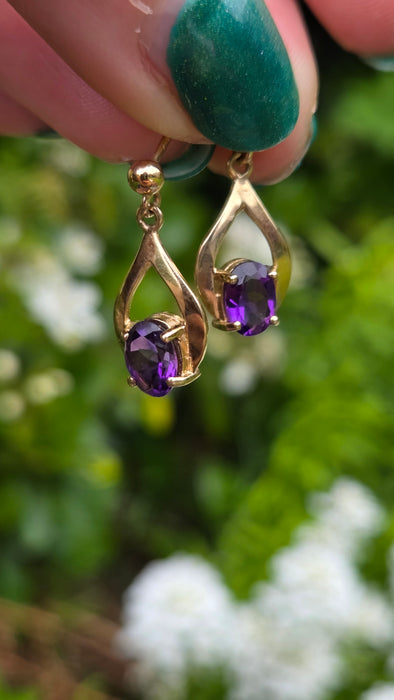 0746: Vintage: Elegant Earrings; 9ct Gold Amethyst Drop Studs