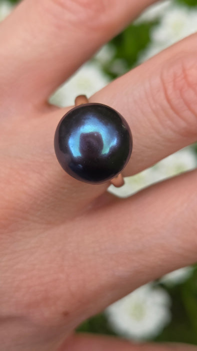 Vintage: 18ct White Gold  Large Tahitian Pearl Ring