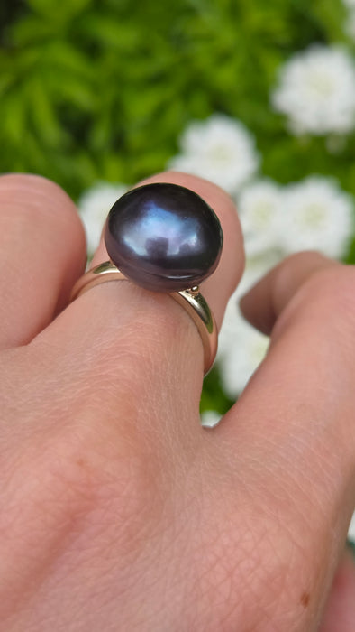 Vintage: 18ct White Gold  Large Tahitian Pearl Ring