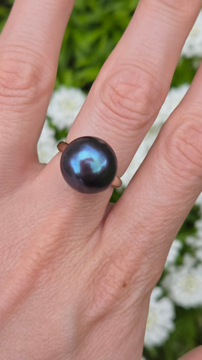 Vintage: 18ct White Gold  Large Tahitian Pearl Ring