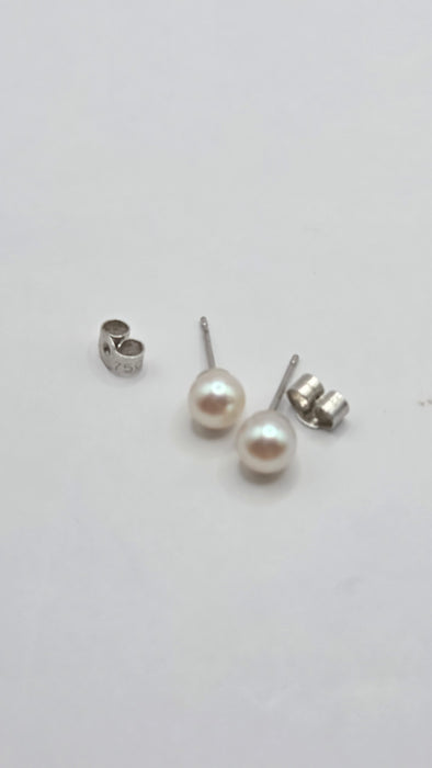 Vintage: 18ct White Gold Cultured Pearl Stud Earrings