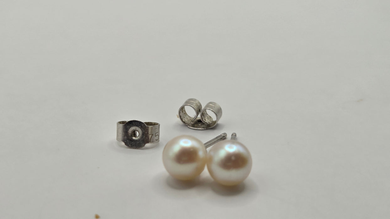 Vintage: 18ct White Gold Cultured Pearl Stud Earrings