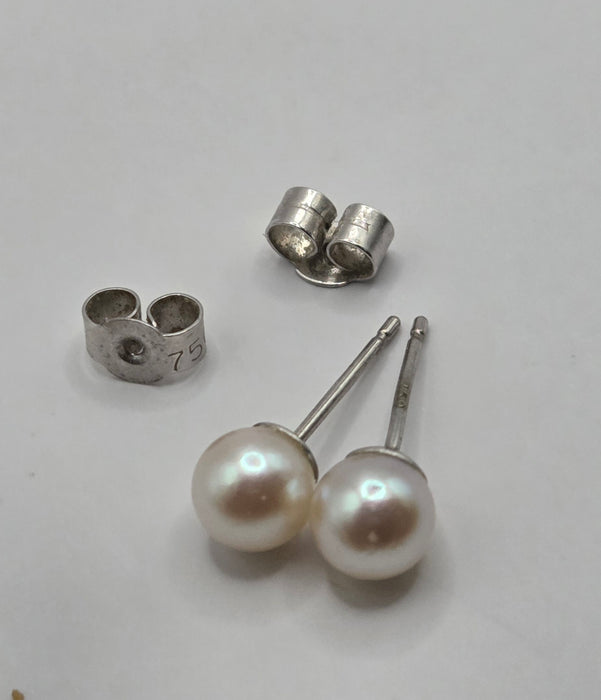Vintage: 18ct White Gold Cultured Pearl Stud Earrings