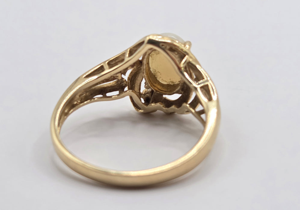 Vintage: 9ct Yellow Gold Opal & Diamond Ring