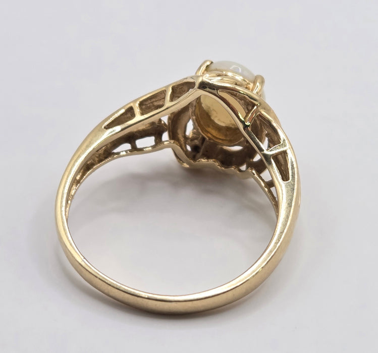 Vintage: 9ct Yellow Gold Opal & Diamond Ring